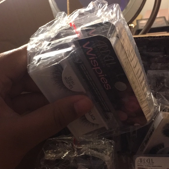 Brand new DEMI WISPIE LASHES - Picture 3 of 4